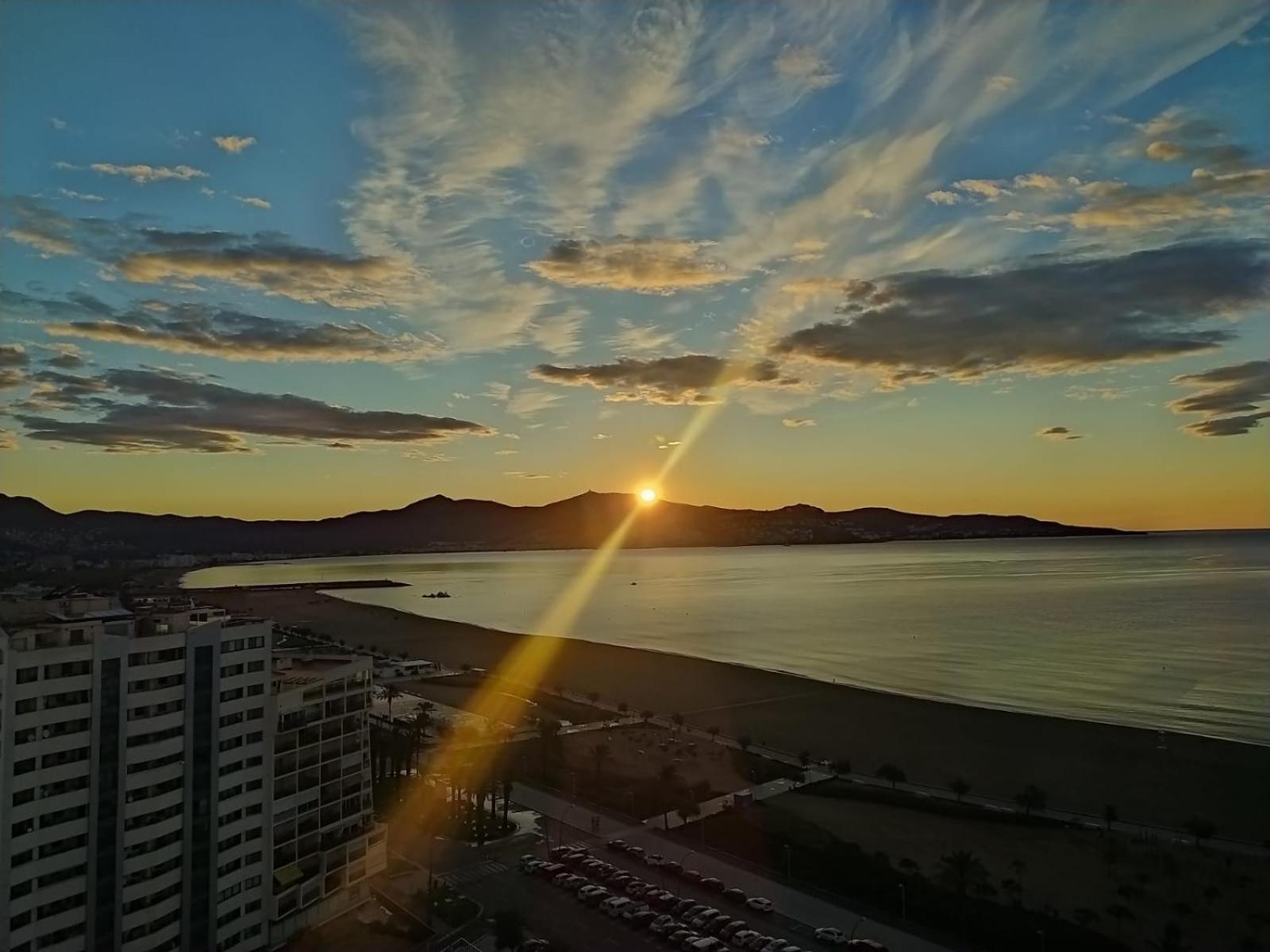 Apartamento Vistas Al Mar Aire Acondicionado Wifi Empuriabrava Eksteriør billede